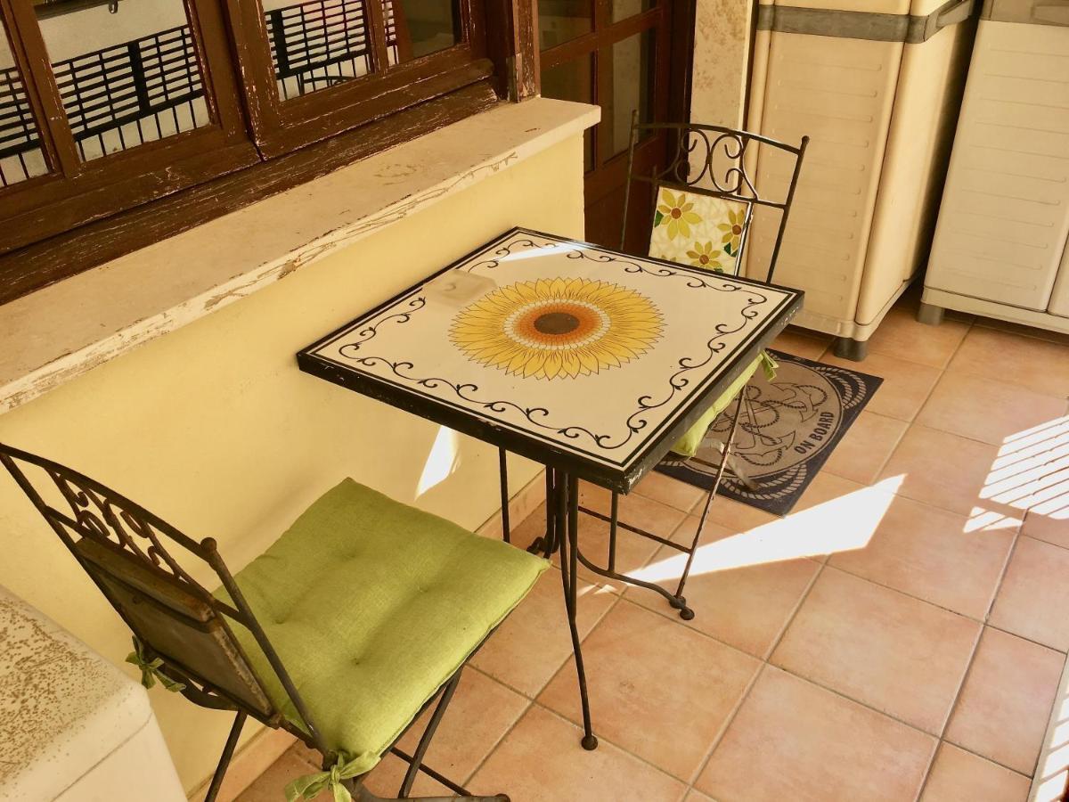 Casa Delfino - Appartamento Centro Storico A Due Passi Dalla Spiaggia & Mare, Porto & Ferrovia Civitavecchia Exterior photo